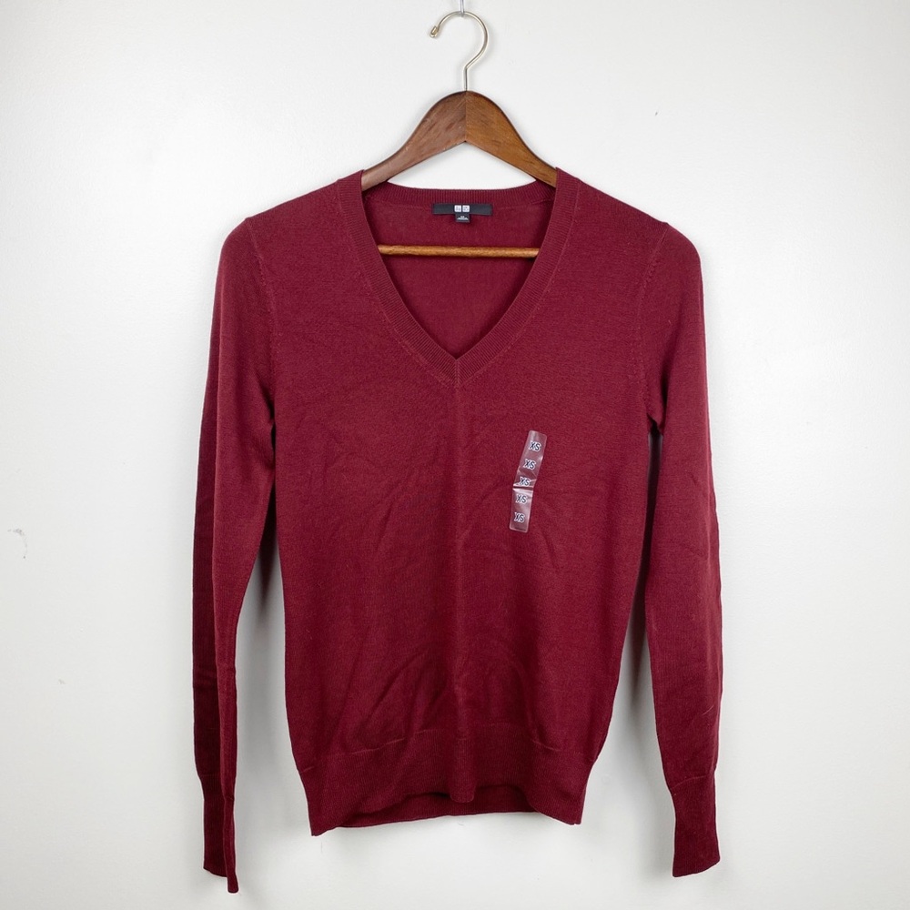Uniqlo 100% Wool Sweater V Neck NWT XS